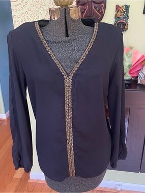 Black v-neck high-low tunic with metallic beaded trim and split sleeves, size L